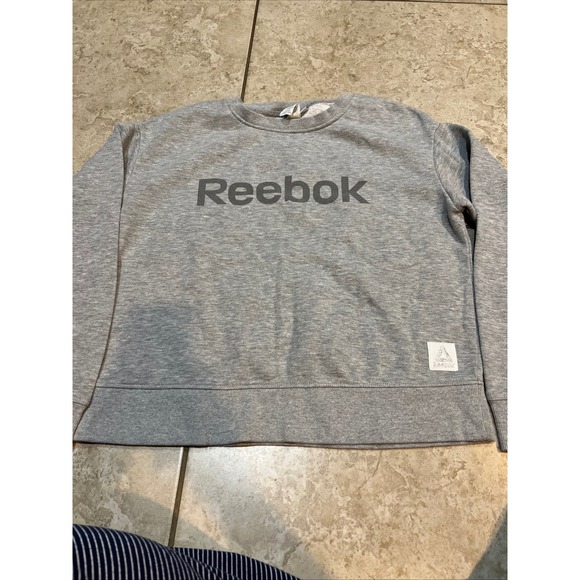 Reebok Tops - Reebok Juniors: Medium‎ Gray Crew Neck Pullover Sweatshirt Casual Everyday Wear